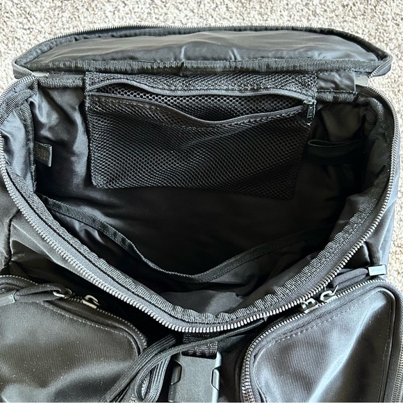 Banana Republic Large Black Insulated Backpack Hiking Golf Picnic 11x16 Unisex main image 4